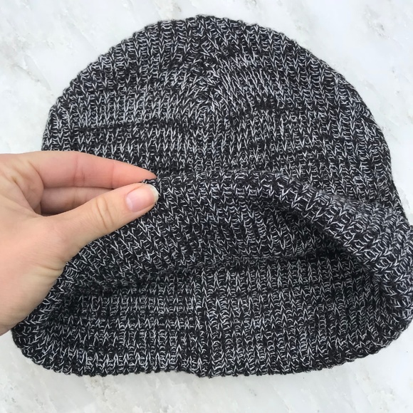 FOREVER 21 Winter Ski Snow Hat Woven Knit Beanie - Picture 2 of 4